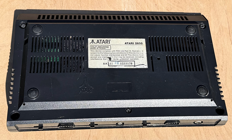 ATARI 2600 - Jr. Video Game System